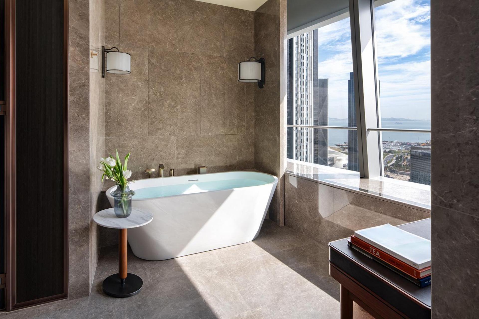Four Seasons Hotel Dalian Bagian luar foto